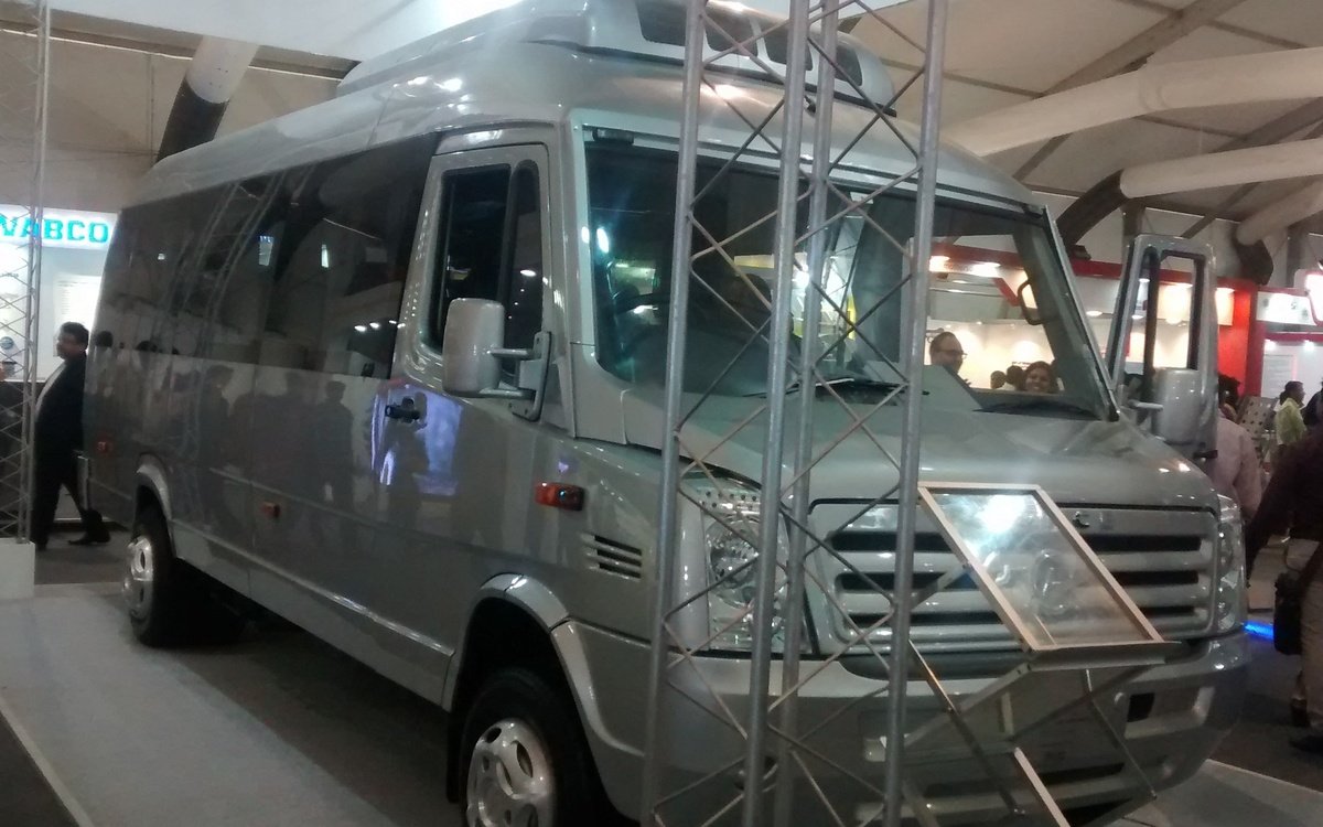 Force Maharaja Executive Traveller (17-Seater Royal)